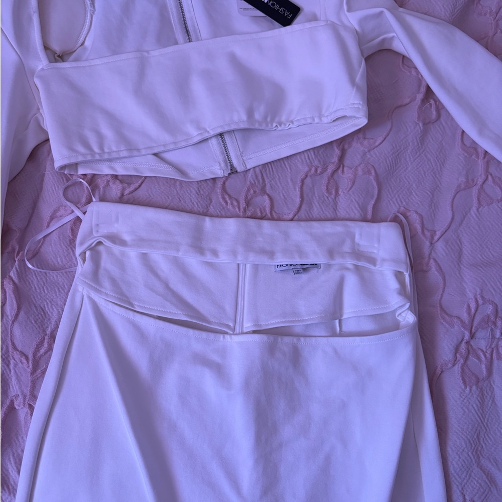 White Two-Piece Set with Zipper Detail